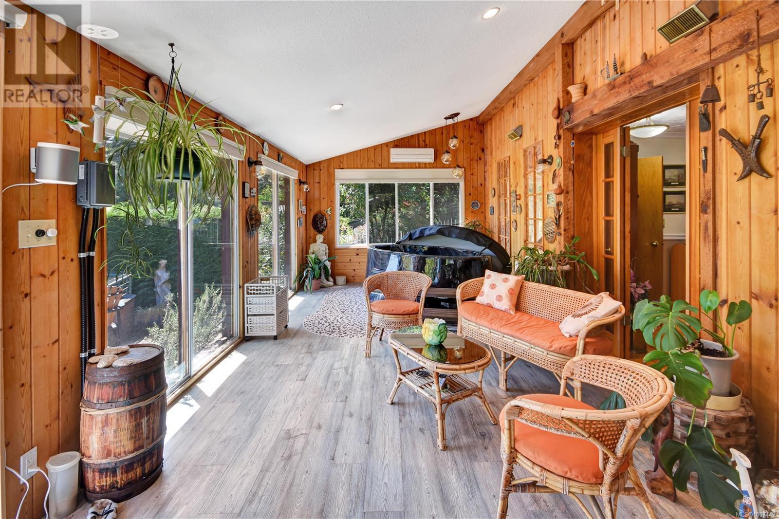 697 Crestwood Rd, Gabriola Island