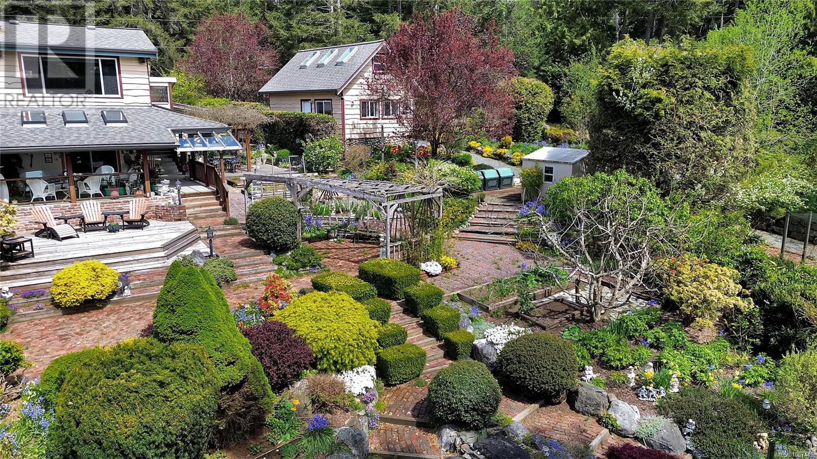 697 Crestwood Rd, Gabriola Island