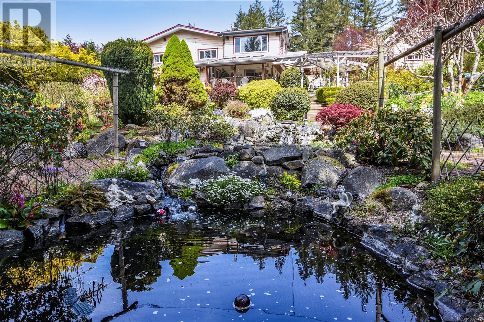 697 Crestwood Rd, Gabriola Island