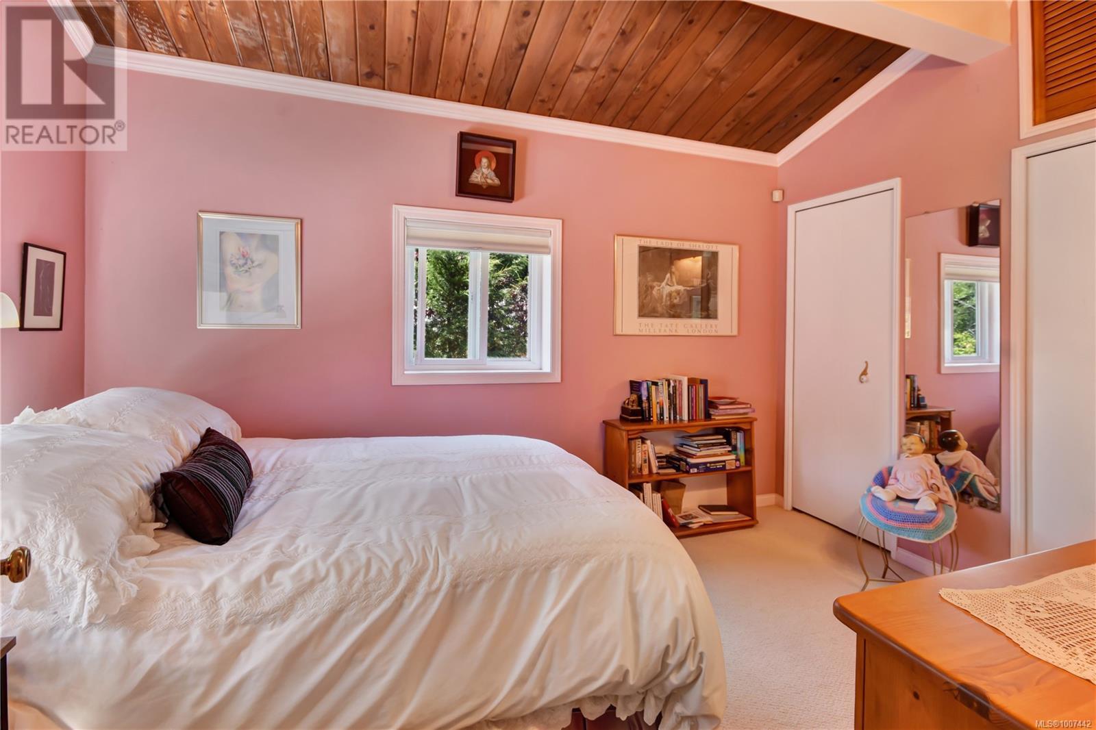 697 Crestwood Rd, Gabriola Island