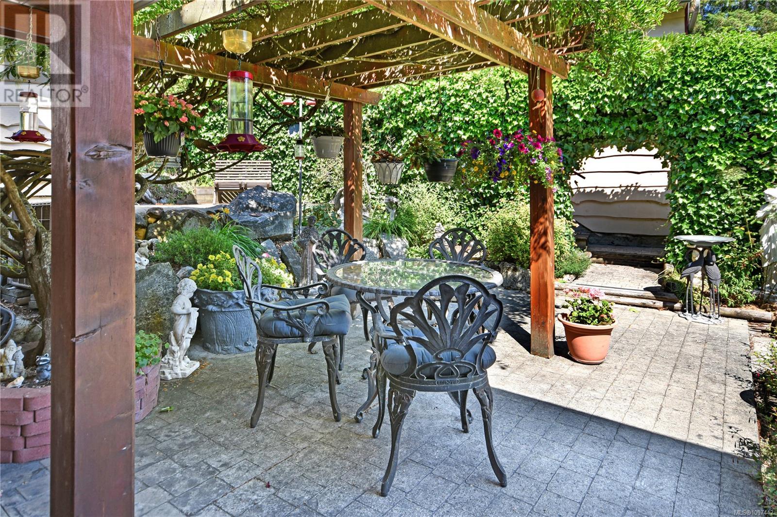 697 Crestwood Rd, Gabriola Island