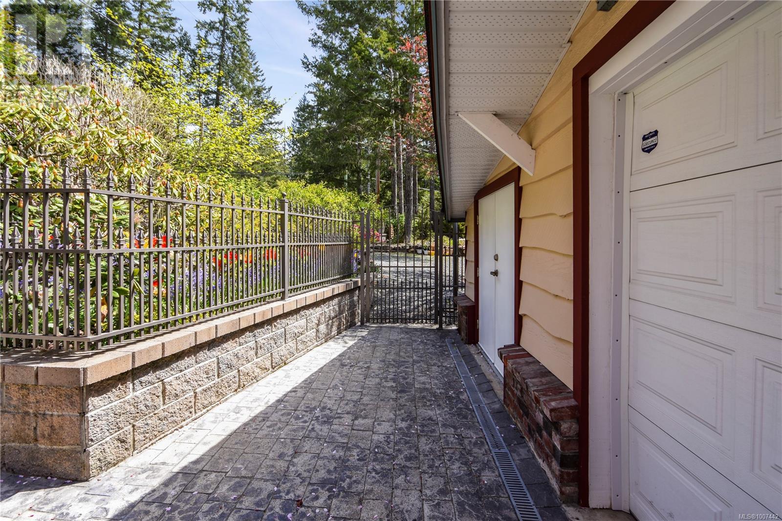 697 Crestwood Rd, Gabriola Island