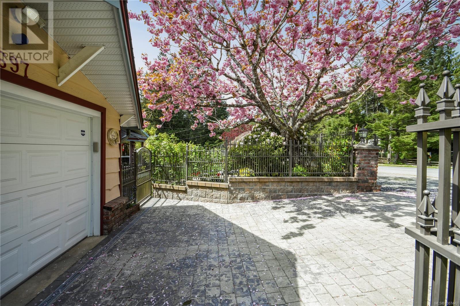 697 Crestwood Rd, Gabriola Island
