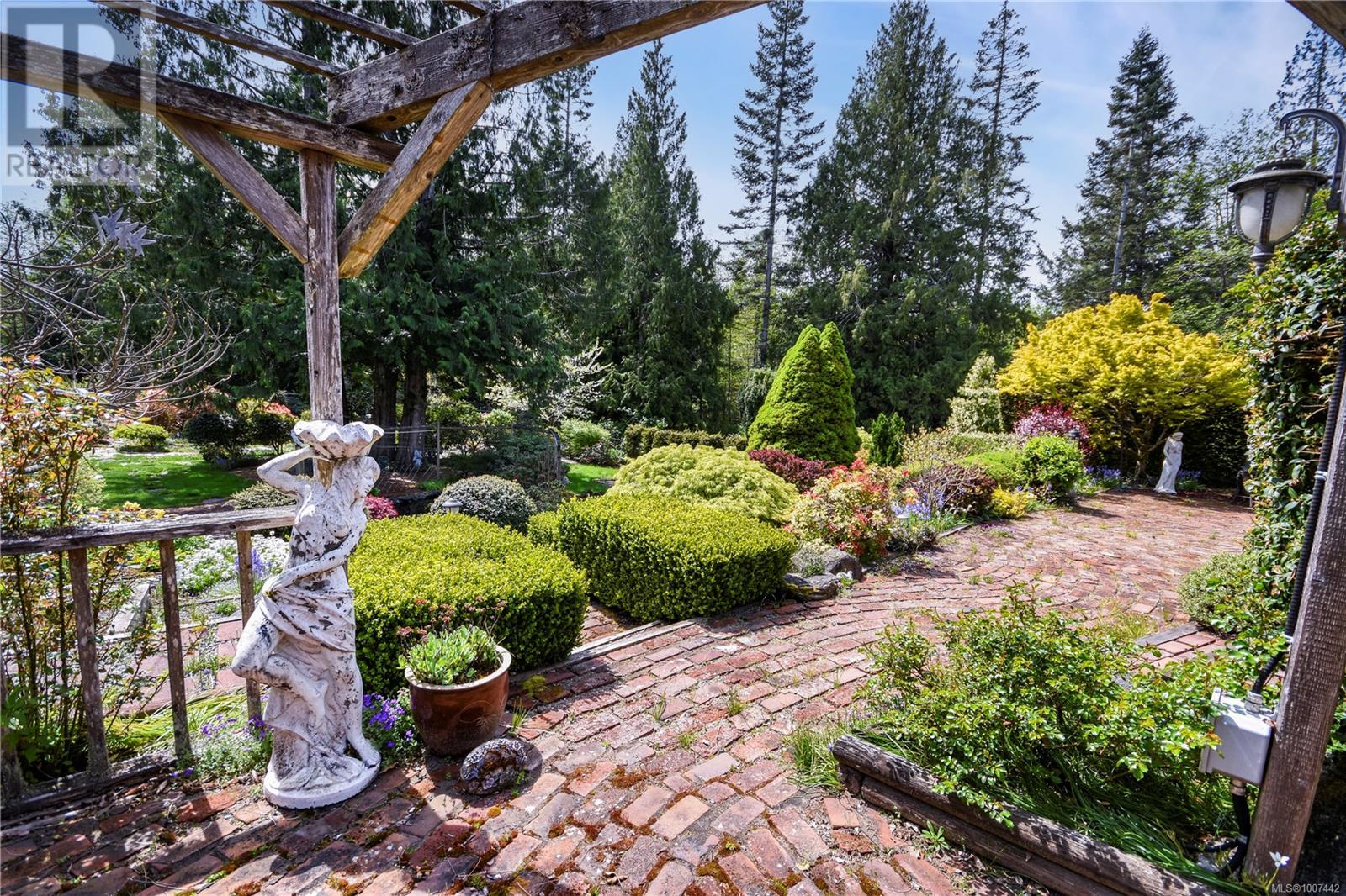 697 Crestwood Rd, Gabriola Island