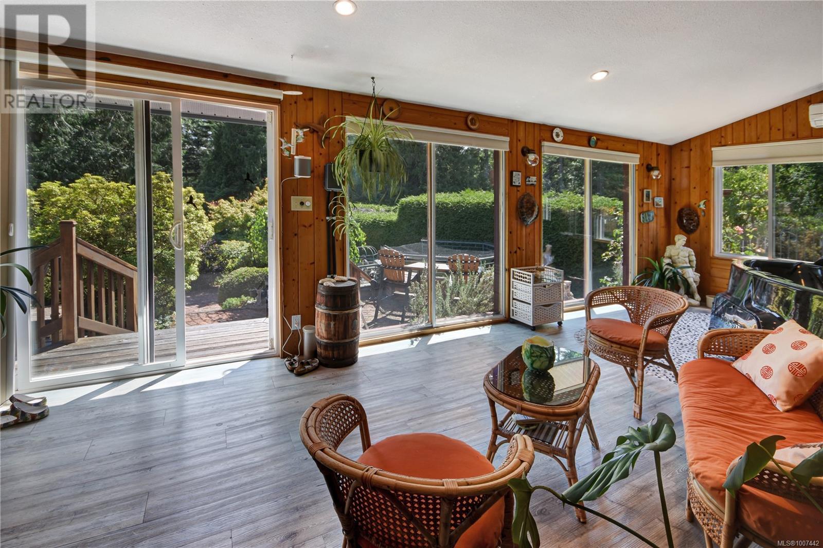 697 Crestwood Rd, Gabriola Island