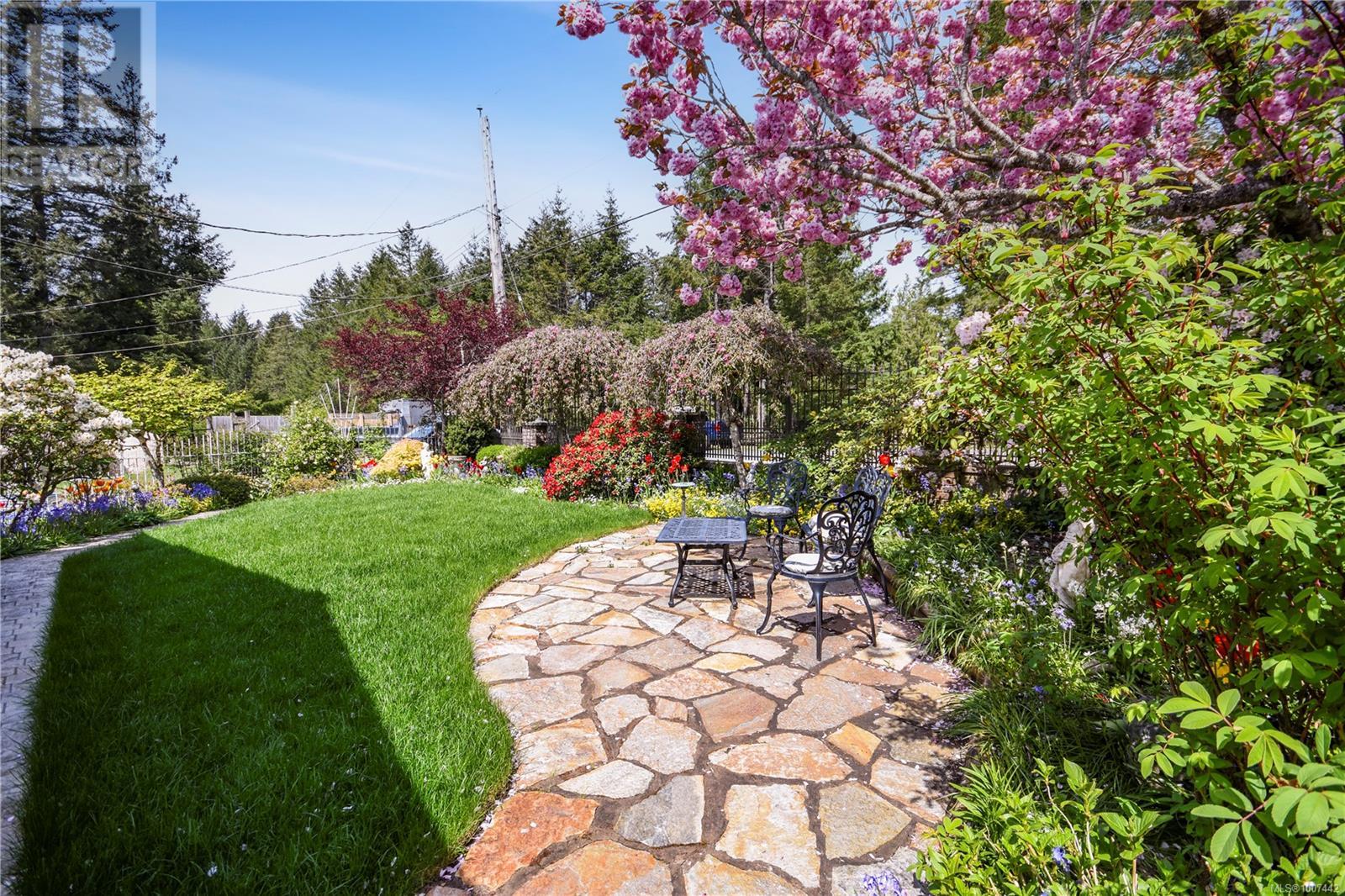 697 Crestwood Rd, Gabriola Island