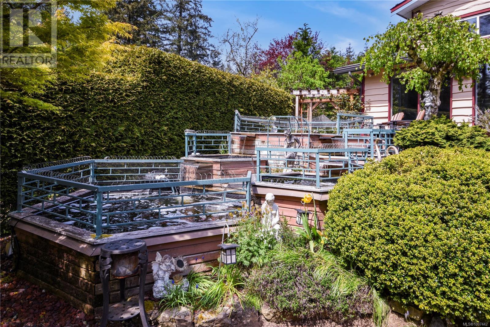 697 Crestwood Rd, Gabriola Island