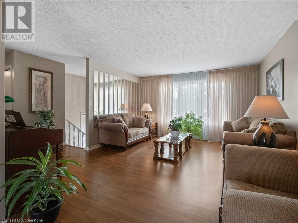 Photo 6 of 36 Robert Street, Welland ON