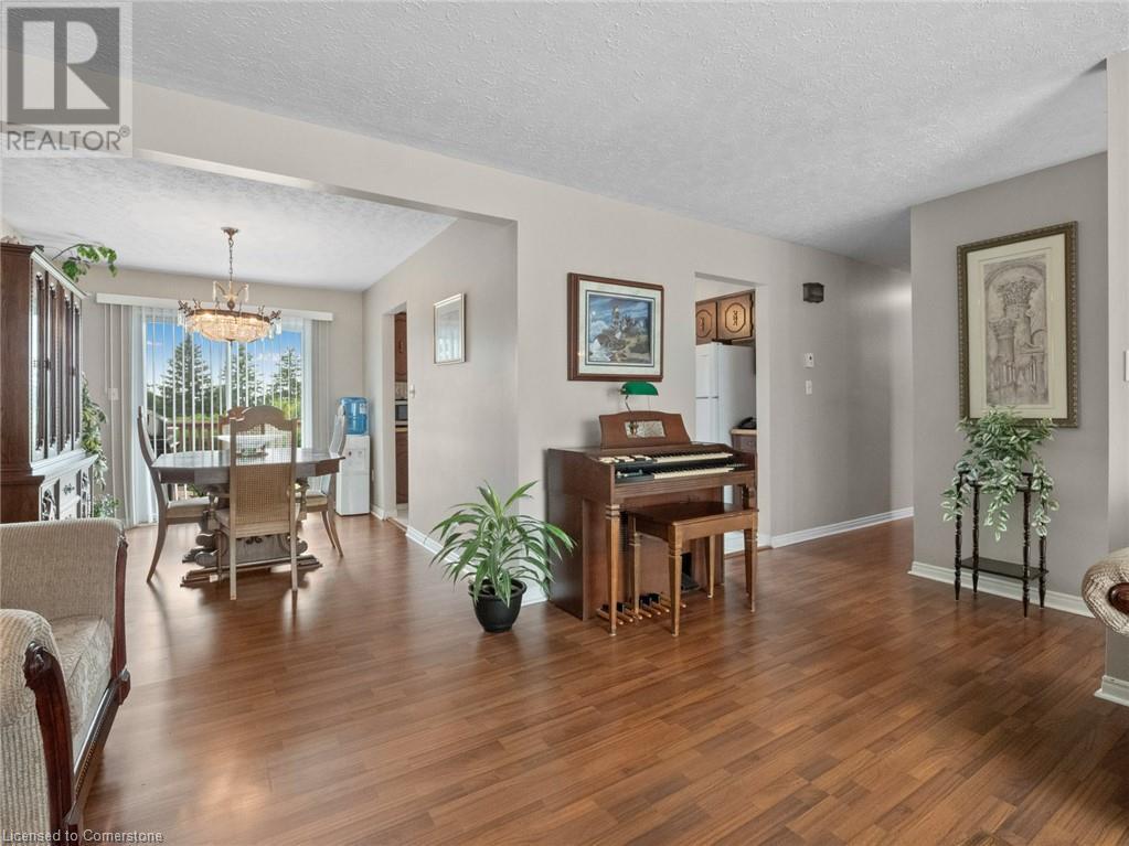 Photo 8 of 36 Robert Street, Welland ON