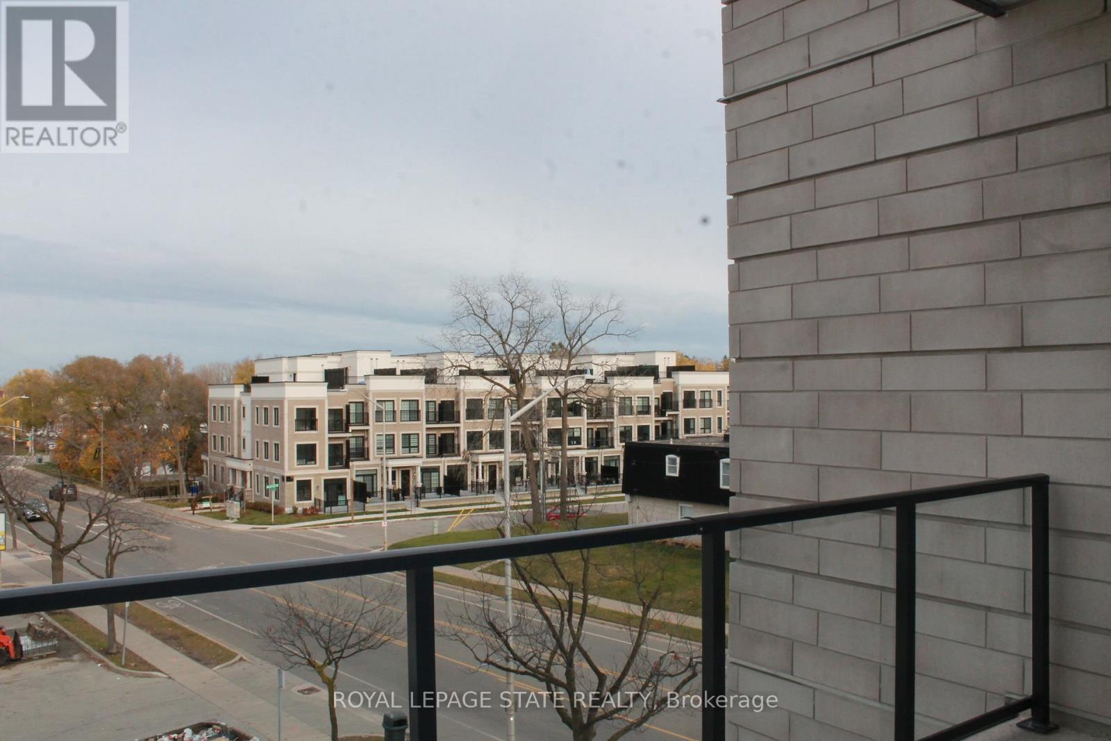 Photo 16 of 315 123 Maurice Drive, Oakville ON
