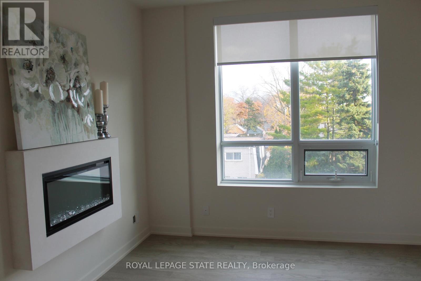 Photo 11 of 315 123 Maurice Drive, Oakville ON