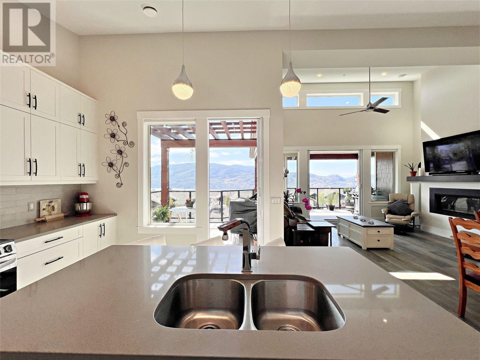 228 4000 Redstone Crescent, Peachland