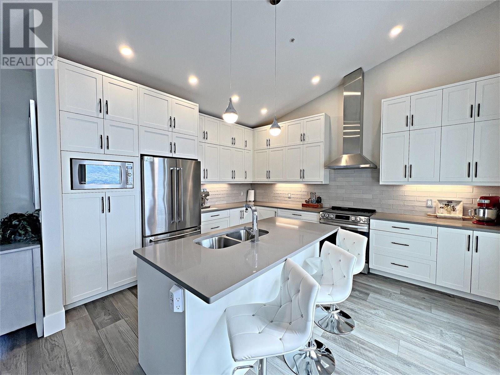 228 4000 Redstone Crescent, Peachland