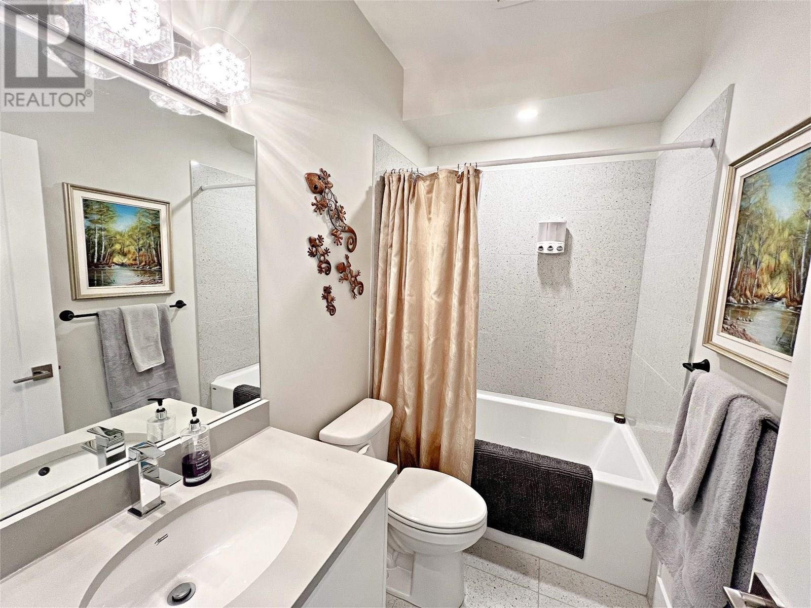 228 4000 Redstone Crescent, Peachland
