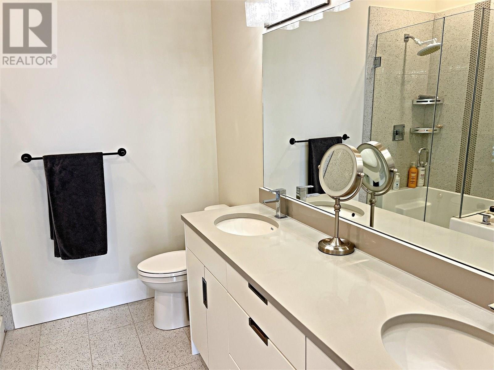 228 4000 Redstone Crescent, Peachland