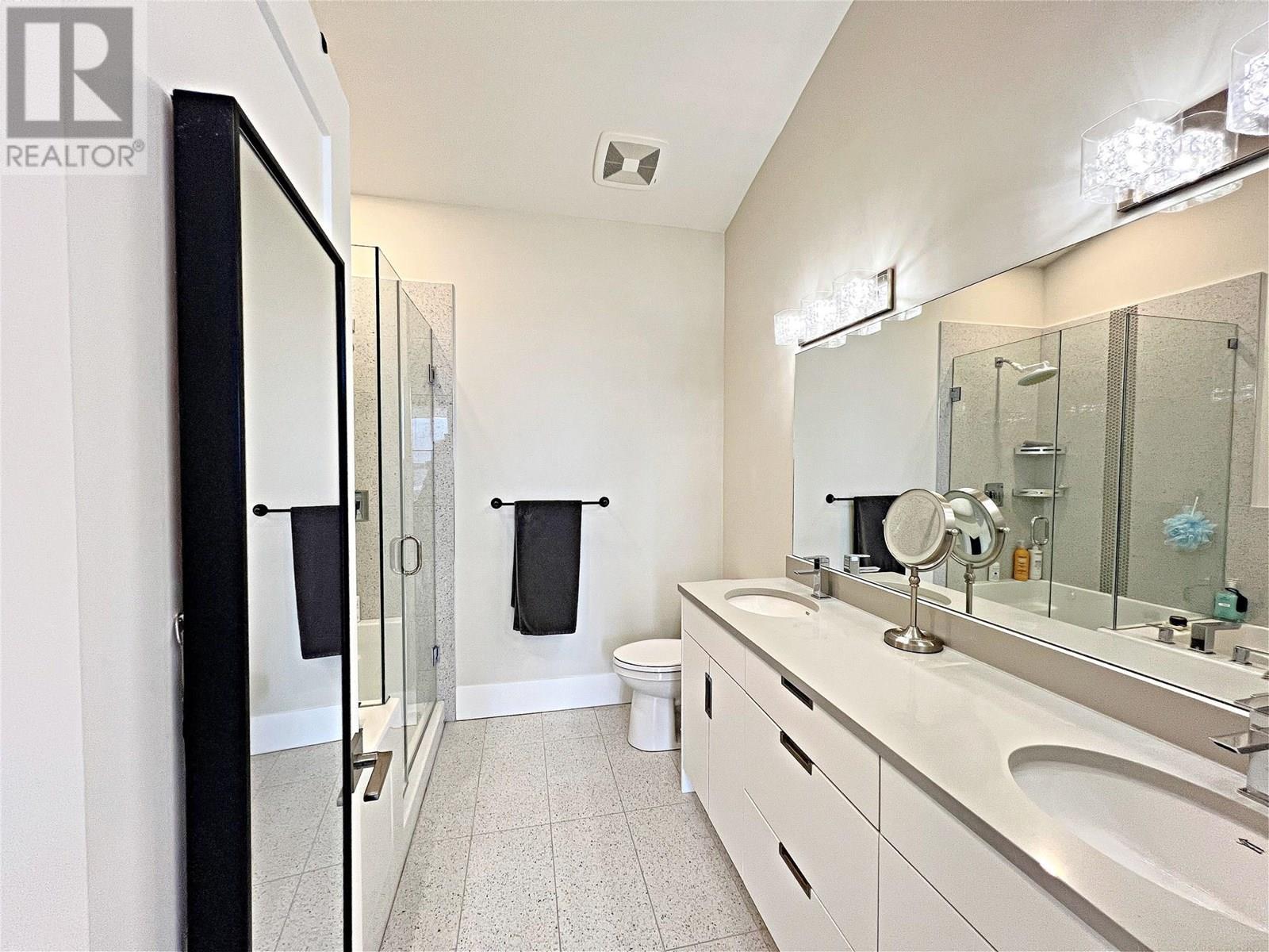 228 4000 Redstone Crescent, Peachland