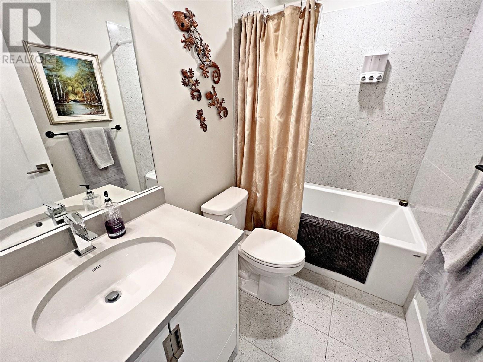 228 4000 Redstone Crescent, Peachland
