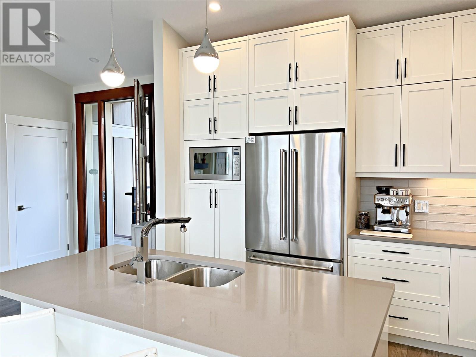 228 4000 Redstone Crescent, Peachland