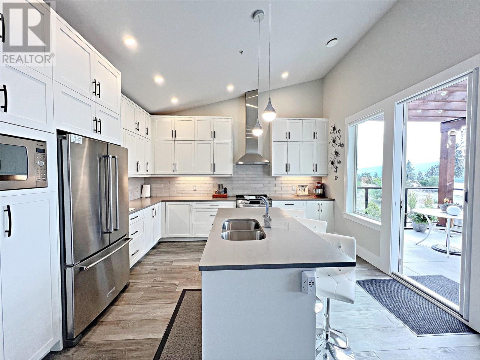 228 4000 Redstone Crescent, Peachland
