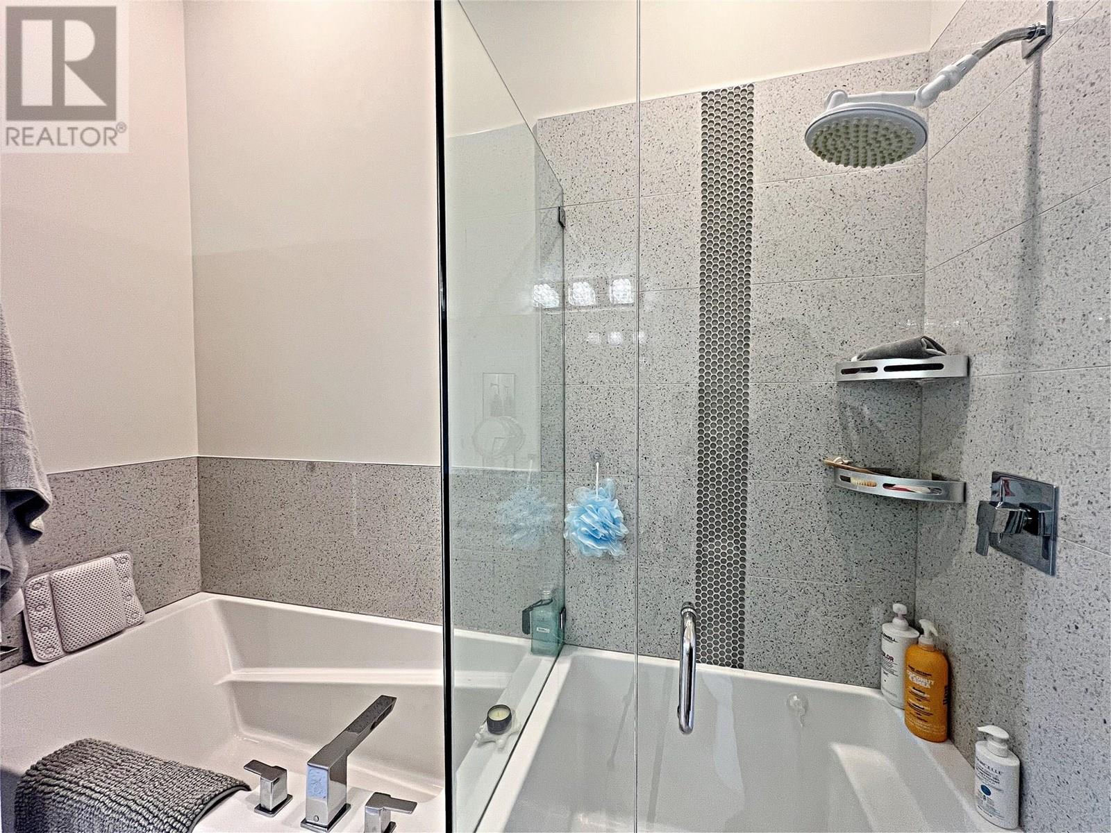 228 4000 Redstone Crescent, Peachland