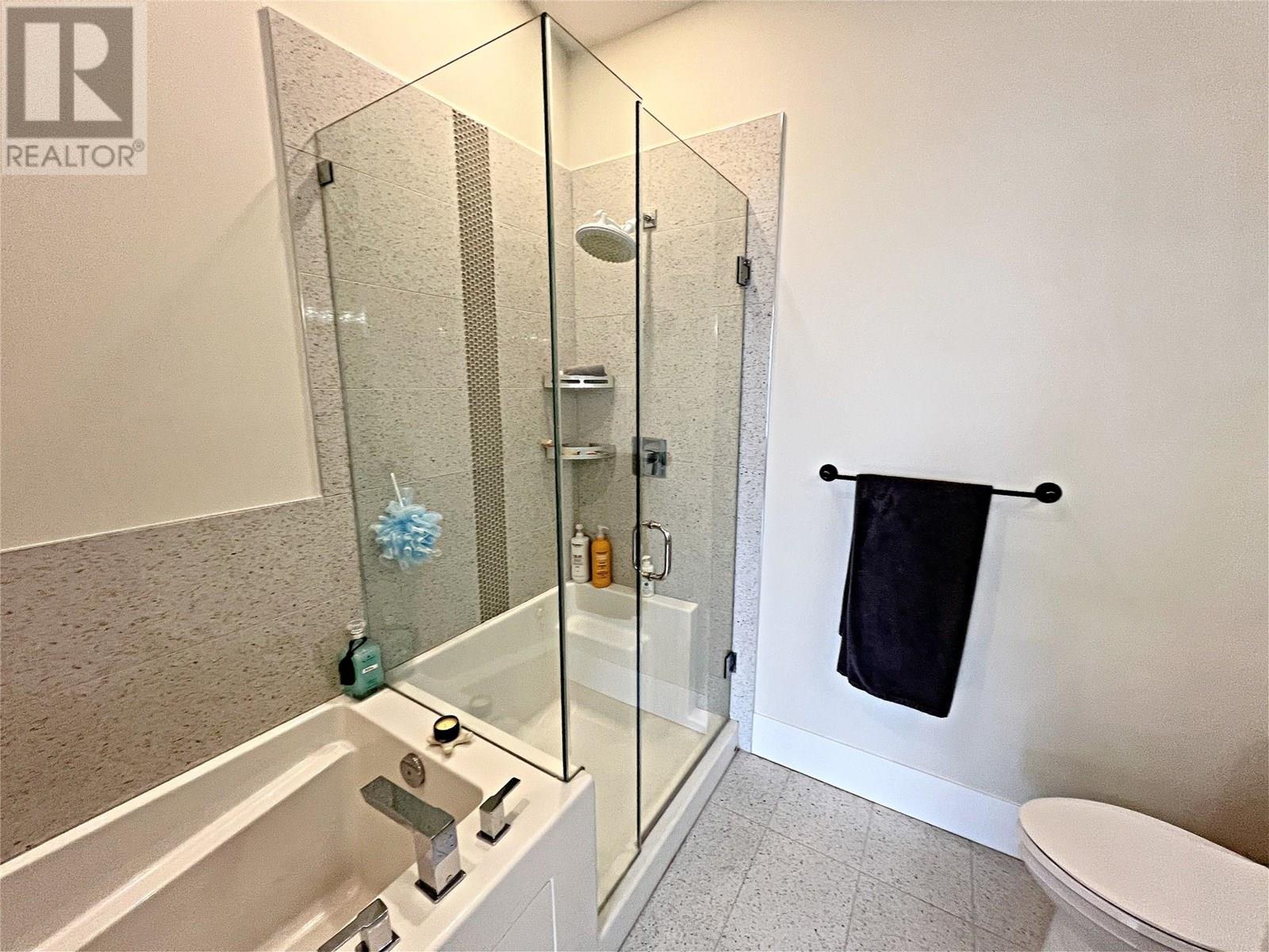 228 4000 Redstone Crescent, Peachland