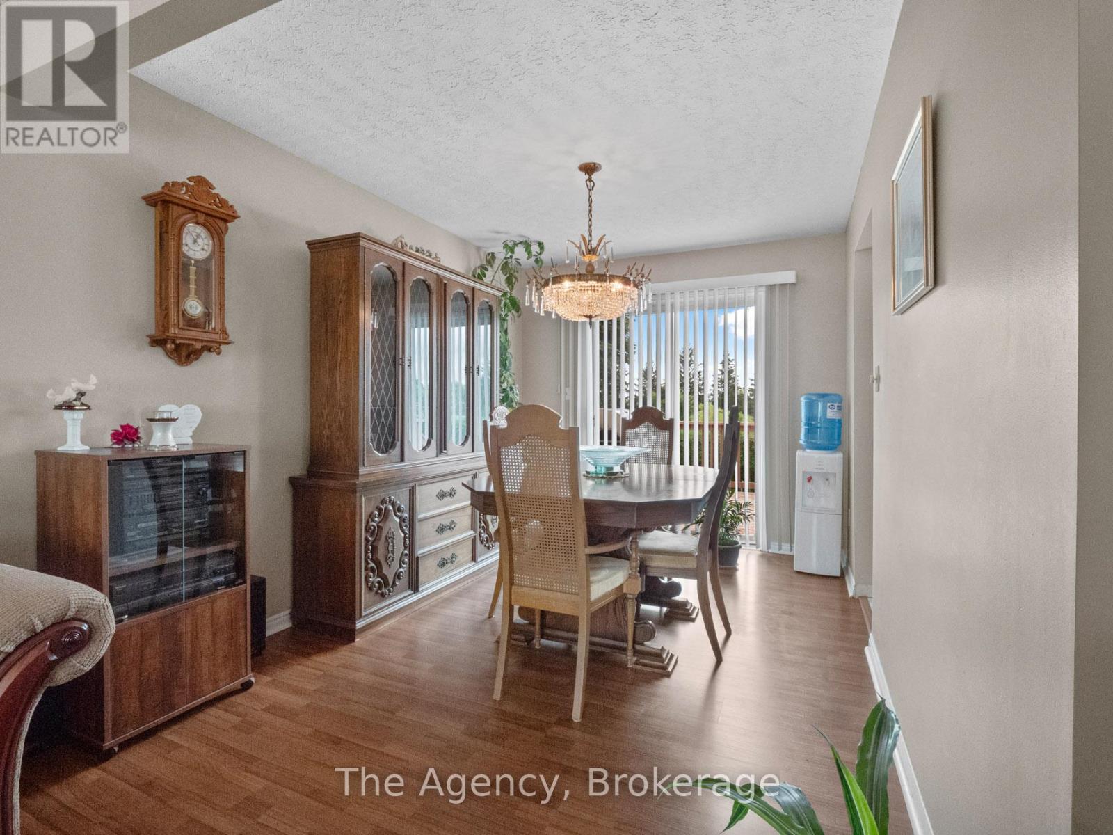 Photo 10 of 36 Robert Street, Welland ON