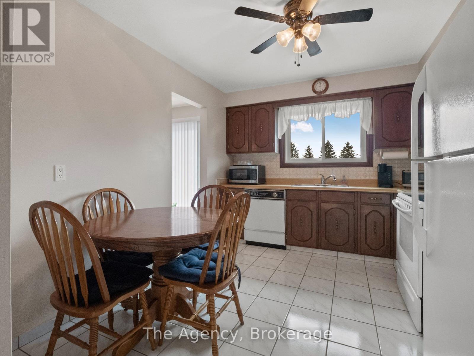 Photo 11 of 36 Robert Street, Welland ON