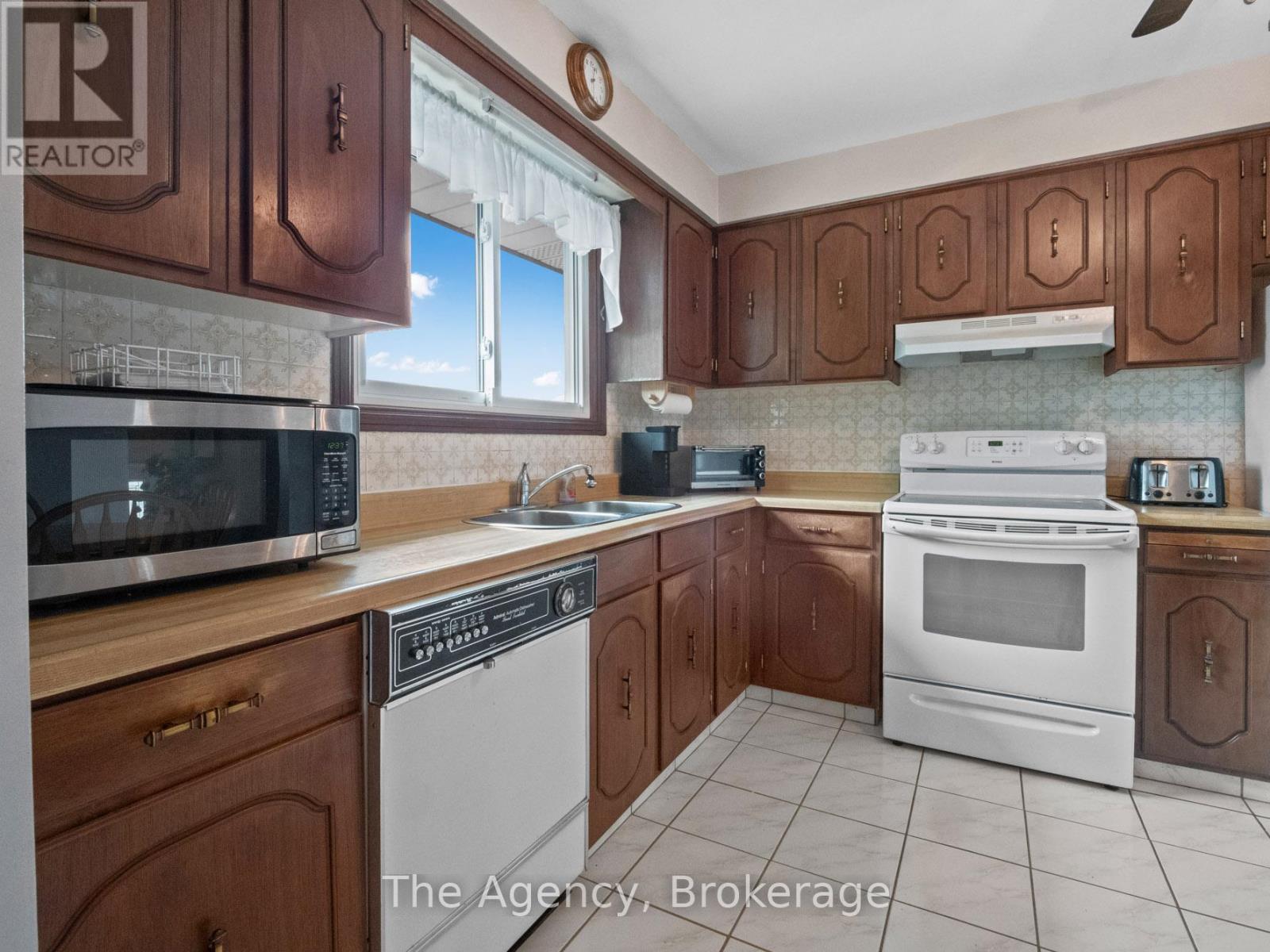 Photo 13 of 36 Robert Street, Welland ON