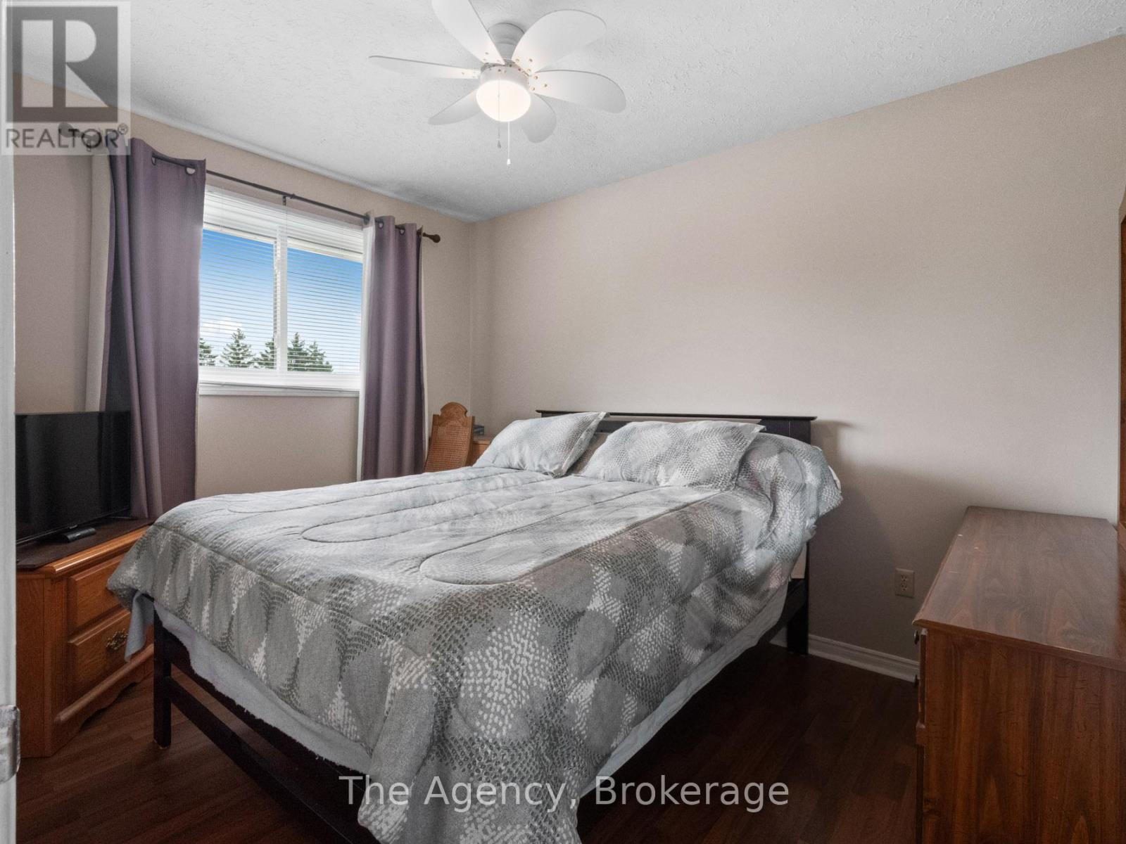 Photo 23 of 36 Robert Street, Welland ON