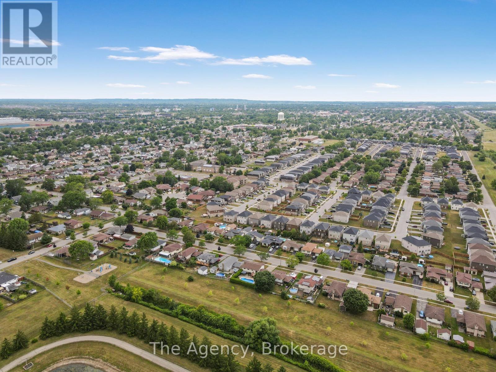 Photo 33 of 36 Robert Street, Welland ON