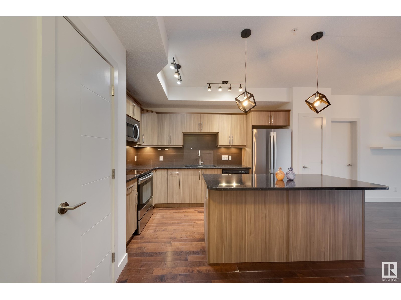 Photo 7 of 115 10523 123 St Nw, Edmonton AB