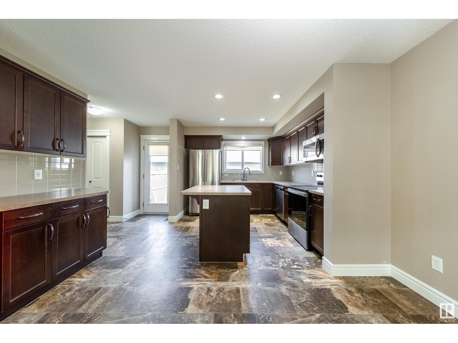 Photo 27 of 162 Desrochers Ga Sw, Edmonton AB