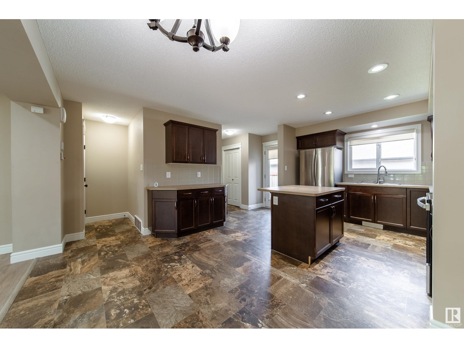 Photo 7 of 162 Desrochers Ga Sw, Edmonton AB