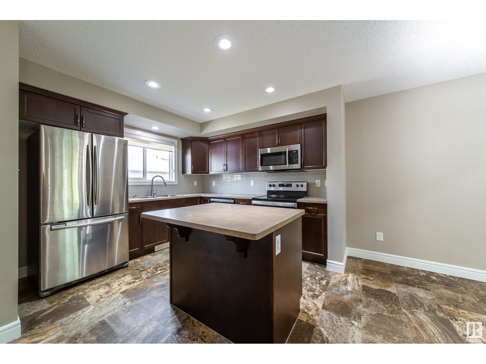 Photo 15 of 162 Desrochers Ga Sw, Edmonton AB