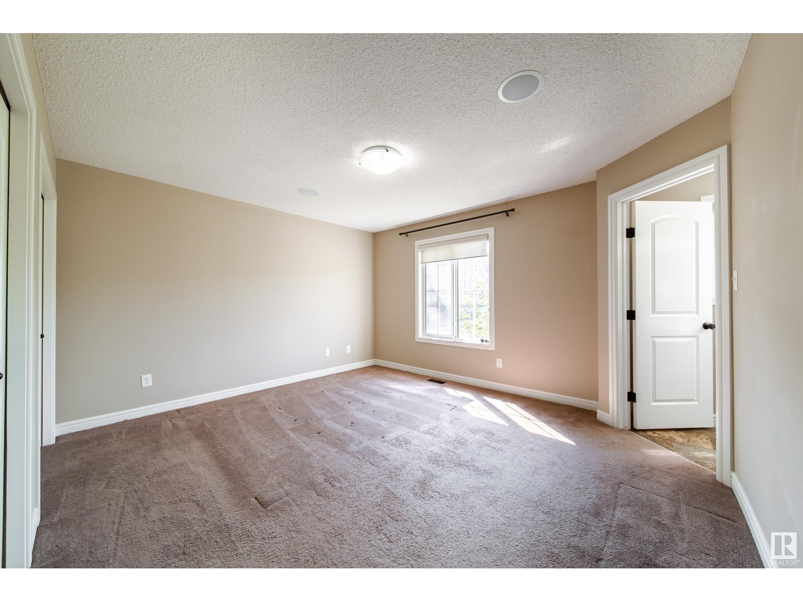 Photo 9 of 162 Desrochers Ga Sw, Edmonton AB