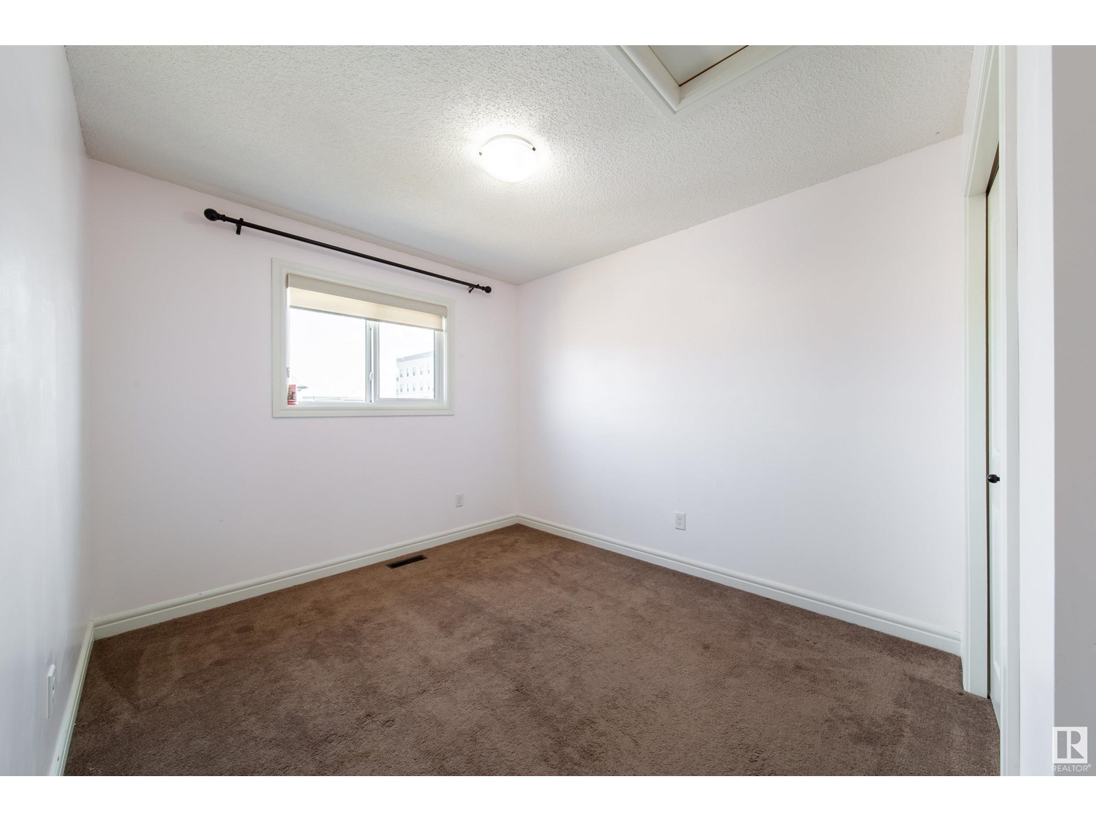 Photo 8 of 162 Desrochers Ga Sw, Edmonton AB