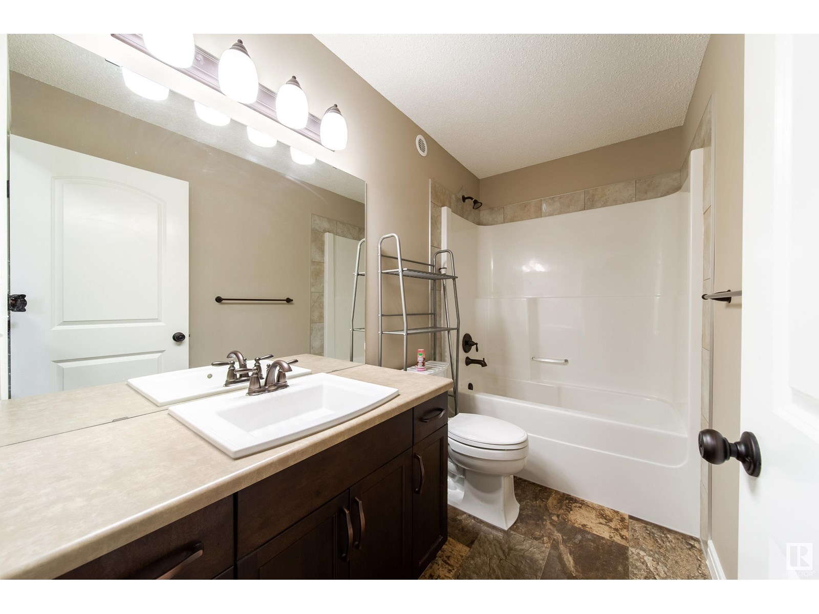 Photo 33 of 162 Desrochers Ga Sw, Edmonton AB