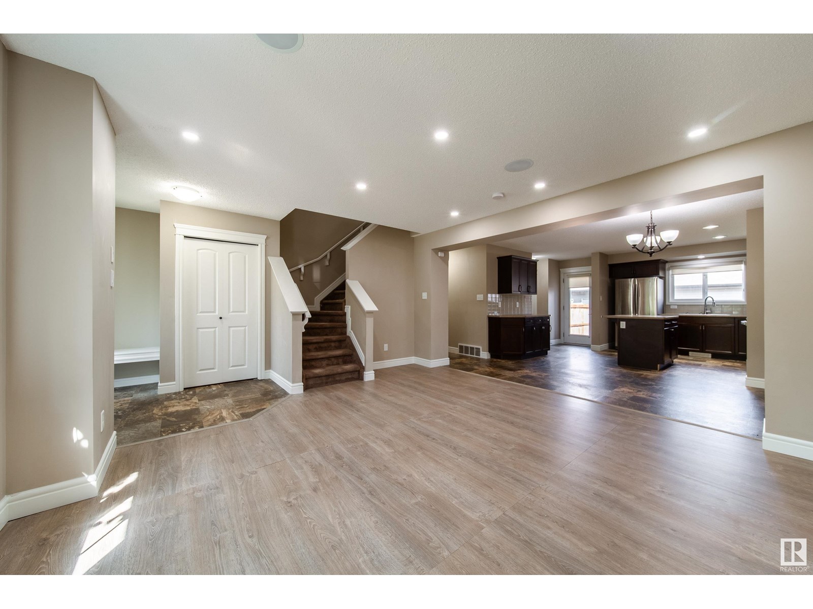 Photo 12 of 162 Desrochers Ga Sw, Edmonton AB