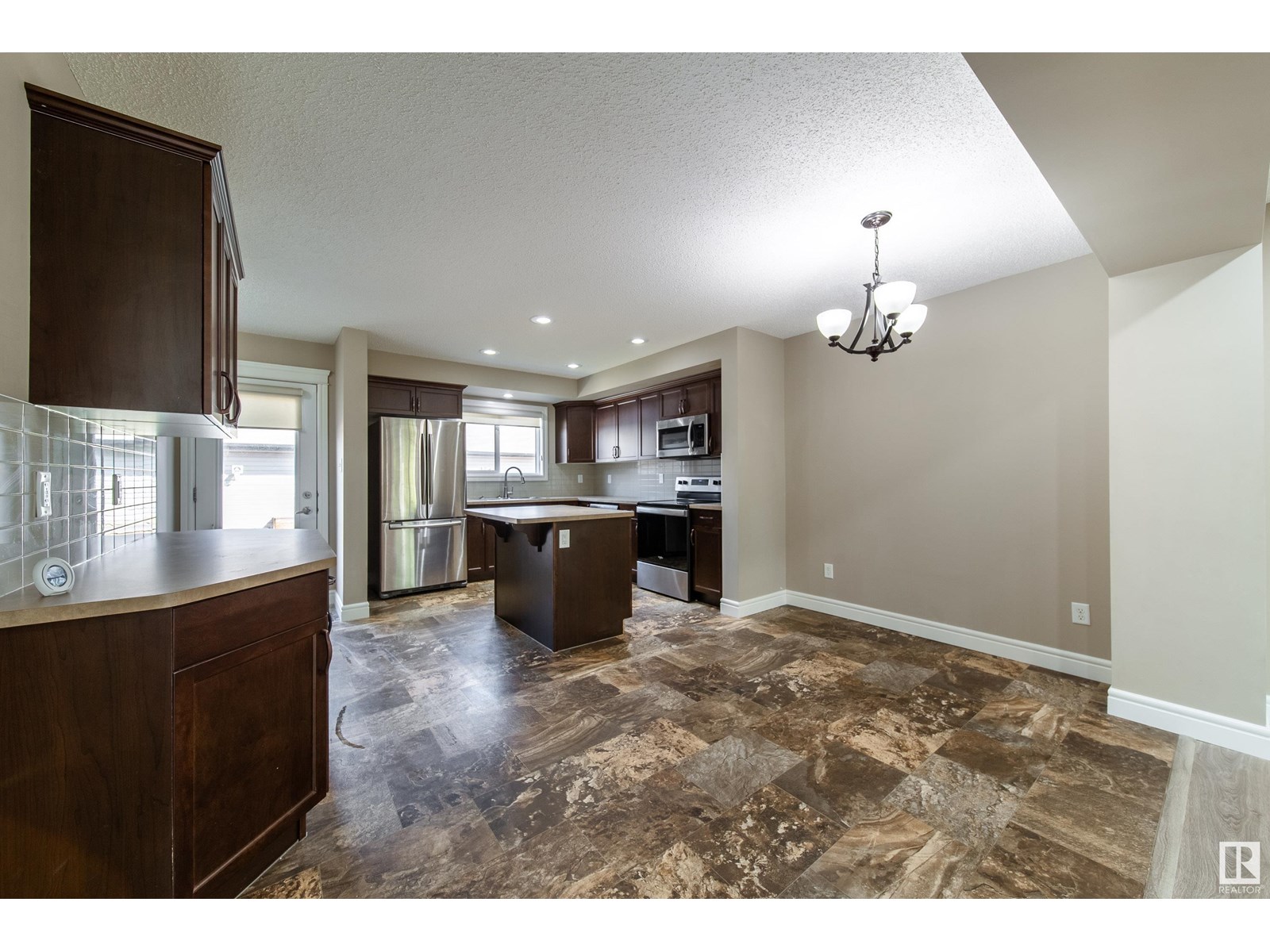 Photo 13 of 162 Desrochers Ga Sw, Edmonton AB