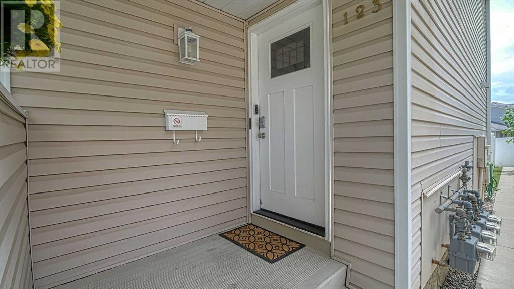 Single Family House for Sale in  Woodsman Lane SW Woodbine Calgary 