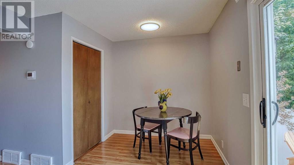Single Family House for Sale in  Woodsman Lane SW Woodbine Calgary 