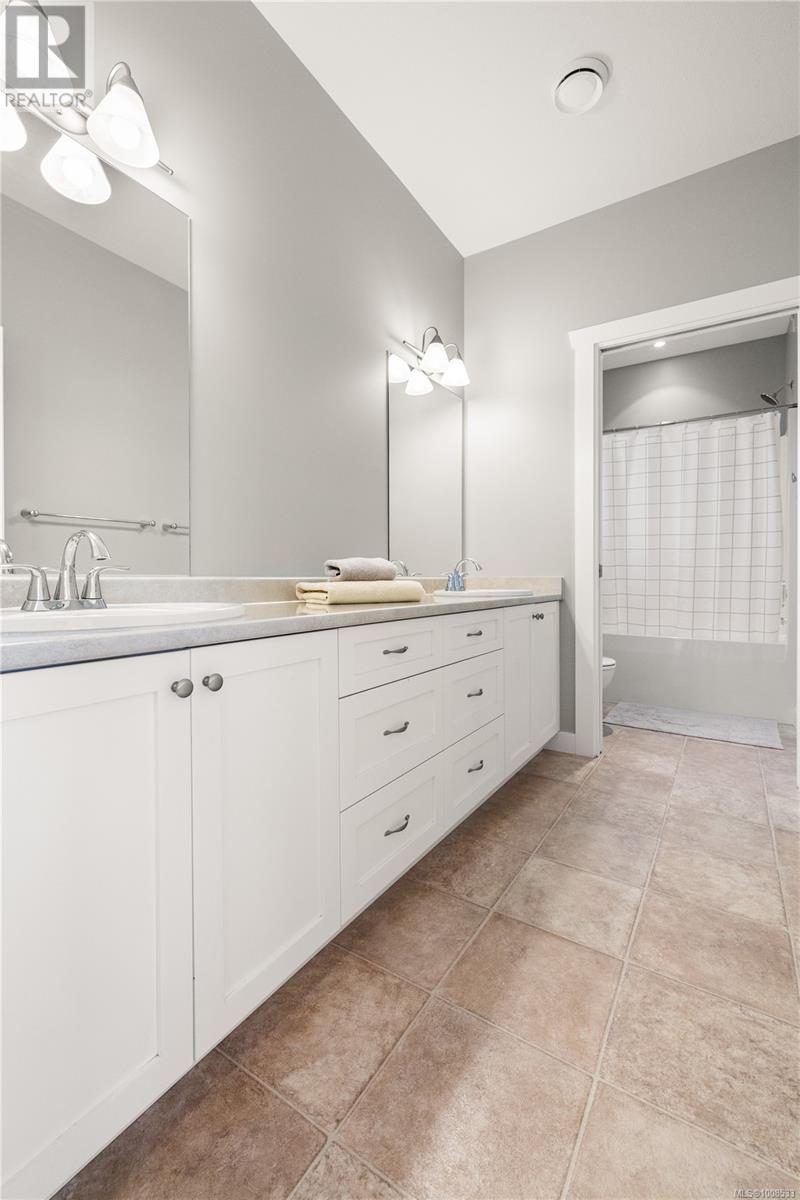 742 Nelson Rd, Campbell River