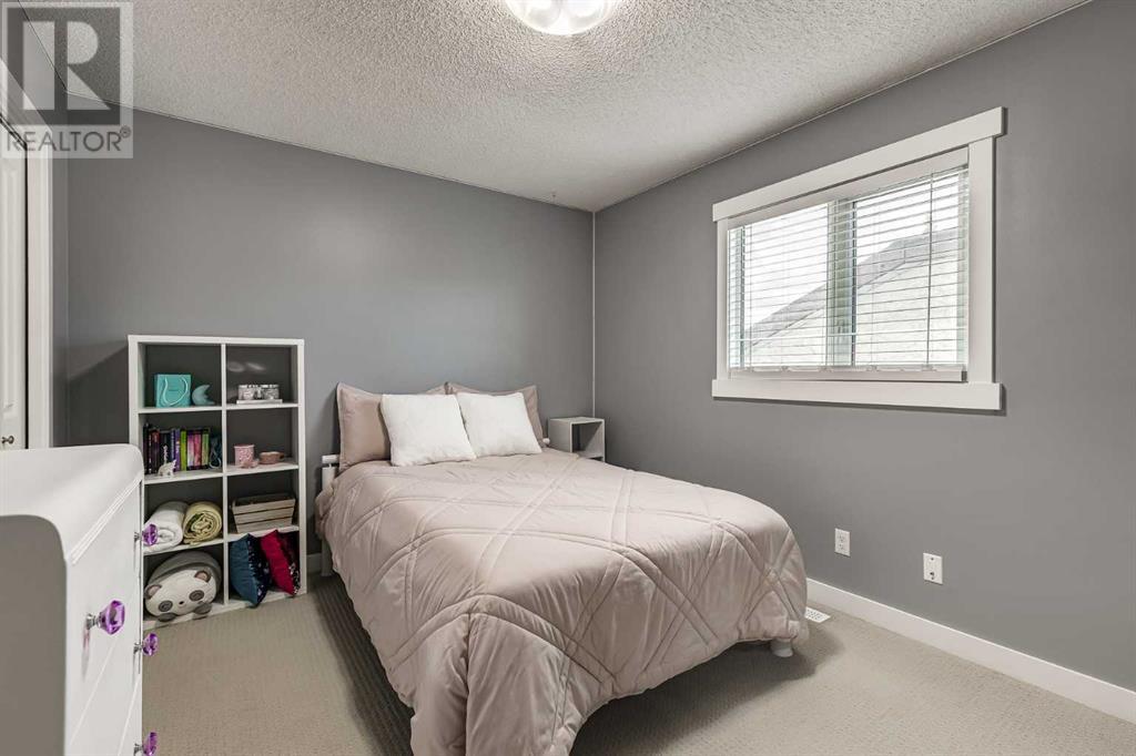 Single Family House Bi-level for Sale in  Woodmont Way SW Woodbine Calgary 
