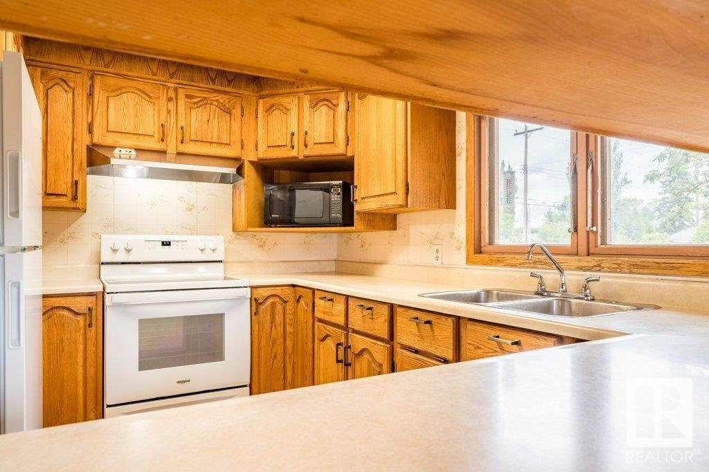 Photo 5 of 5502 44 Av, Wetaskiwin AB