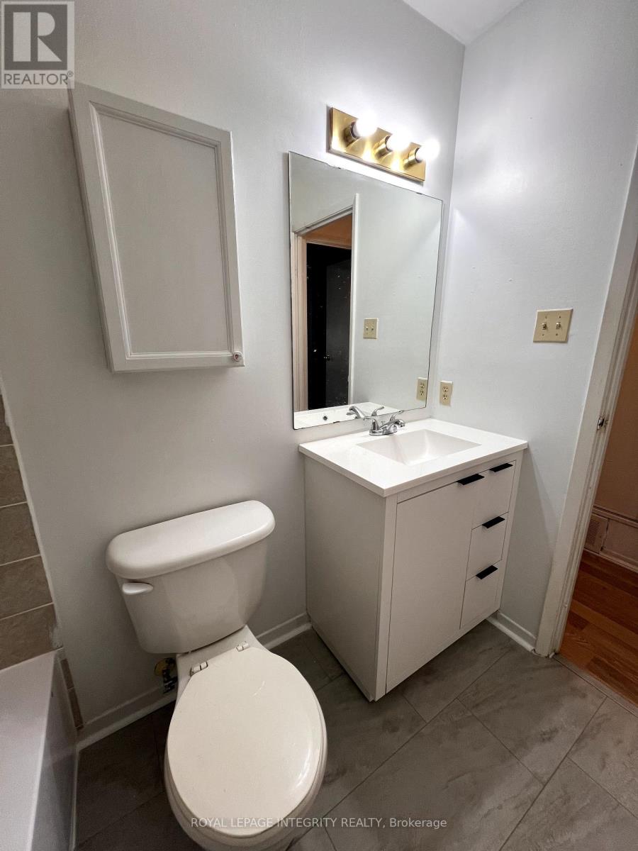Photo 10 of 1826 Stonehenge Crescent, Ottawa ON