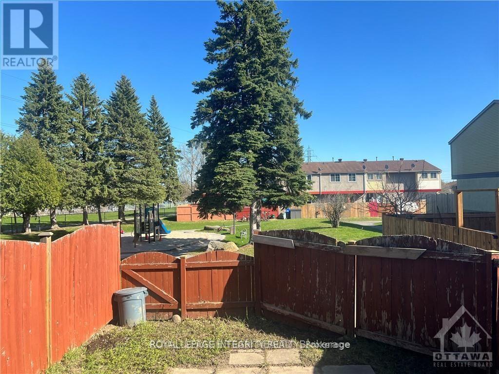 Photo 7 of 1826 Stonehenge Crescent, Ottawa ON