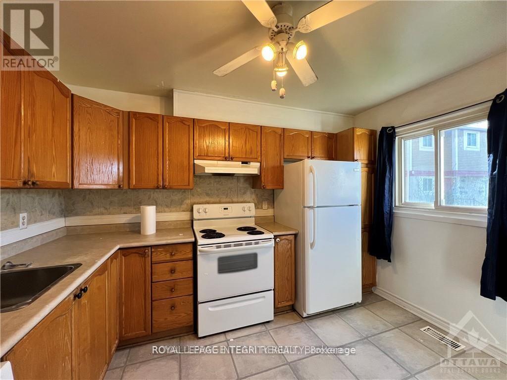 Photo 8 of 1826 Stonehenge Crescent, Ottawa ON