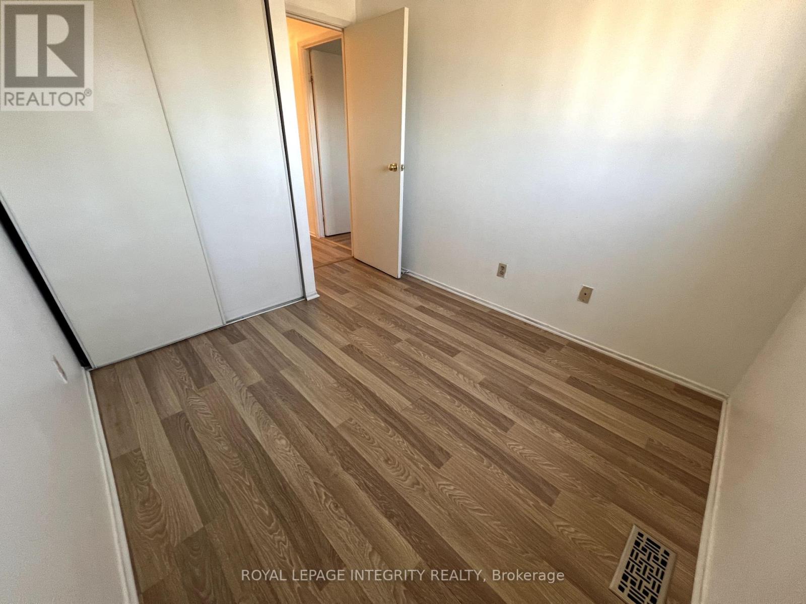 Photo 17 of 1826 Stonehenge Crescent, Ottawa ON
