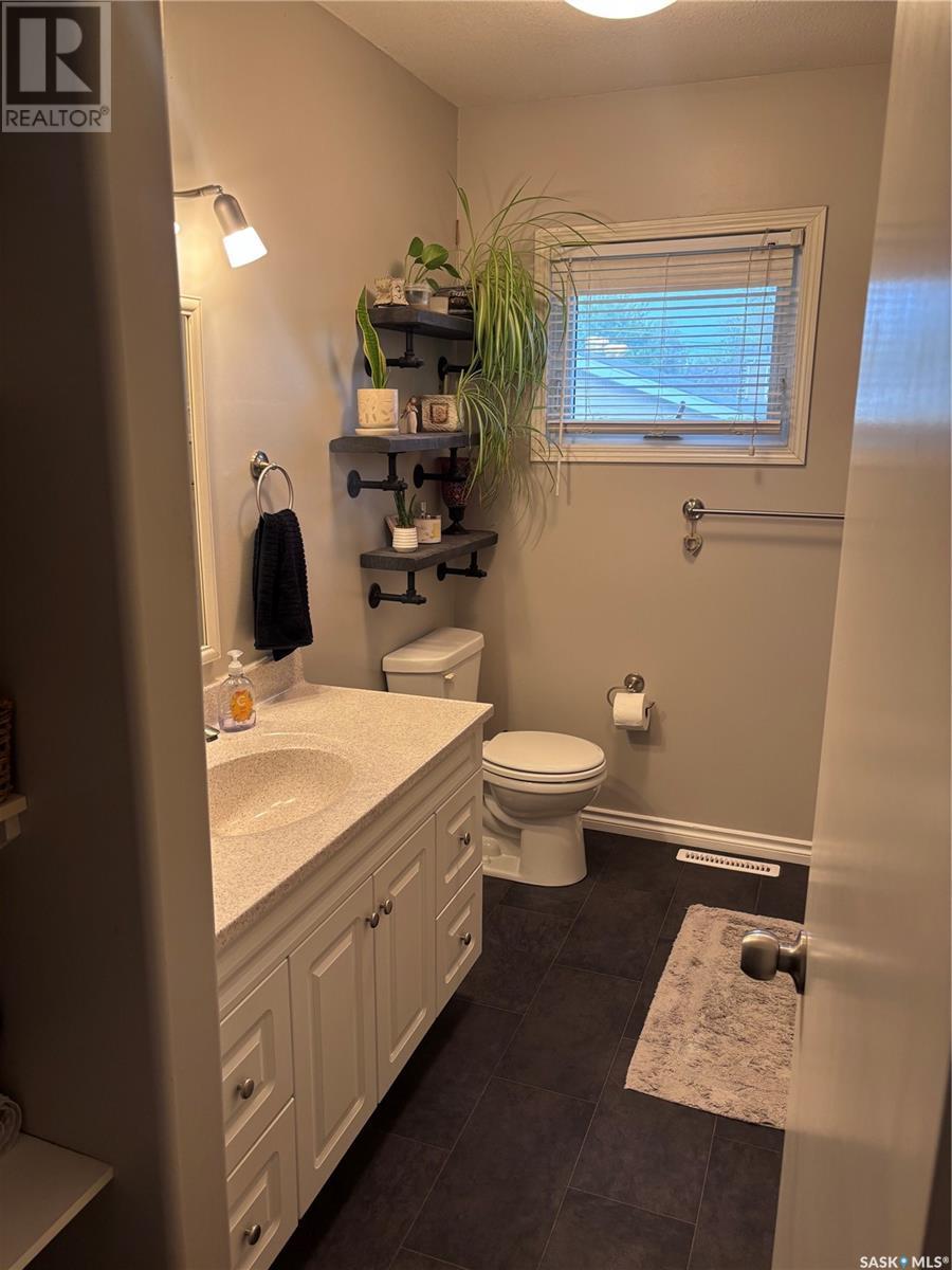 Single Family House Bungalow for Sale in  th AVENUE NW Swift Current 