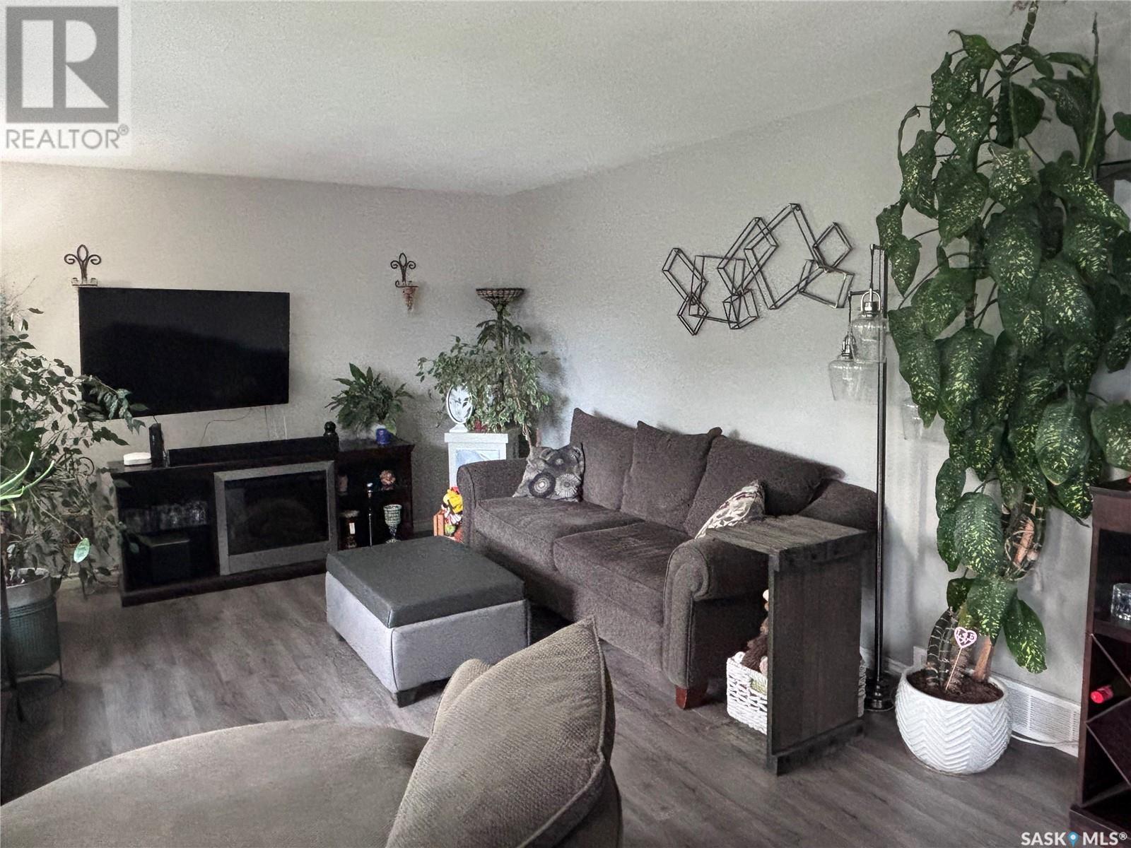 Single Family House Bungalow for Sale in  th AVENUE NW Swift Current 